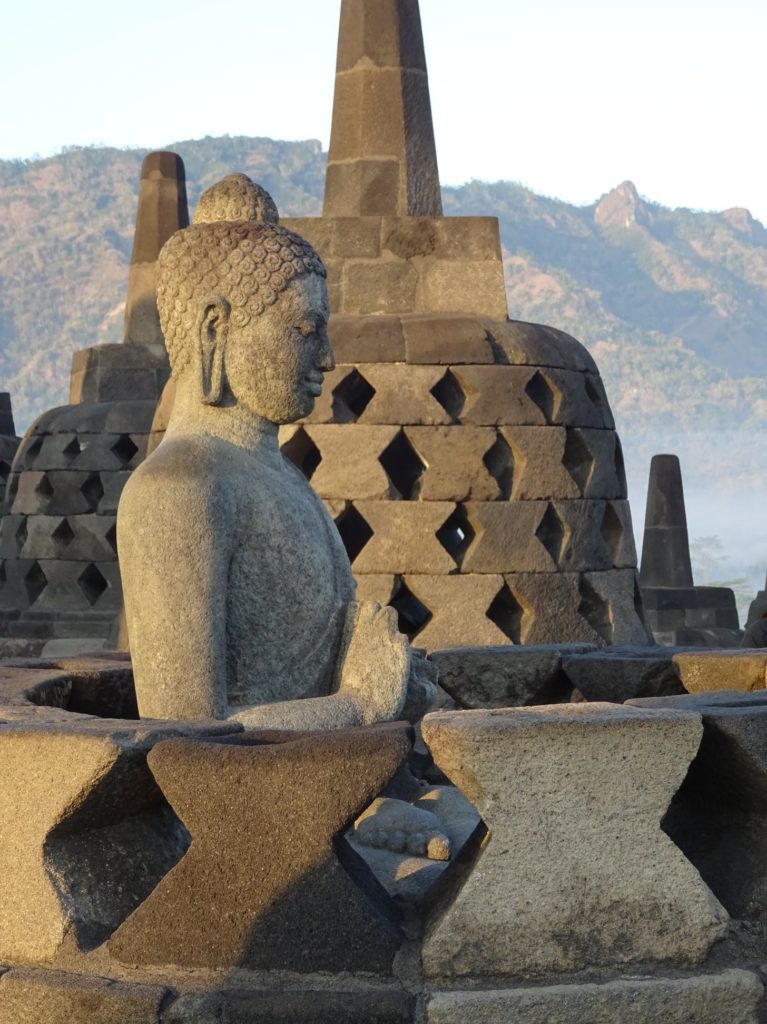 38124118_2042475192481234_2927147944551383040_o Chrám Borobudur v Indonésii na ostrově Jáva